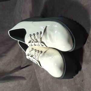 L'Intervalle White Patent Leather Lace Up Platform Oxfords VG- EU 39 US 8.5-9